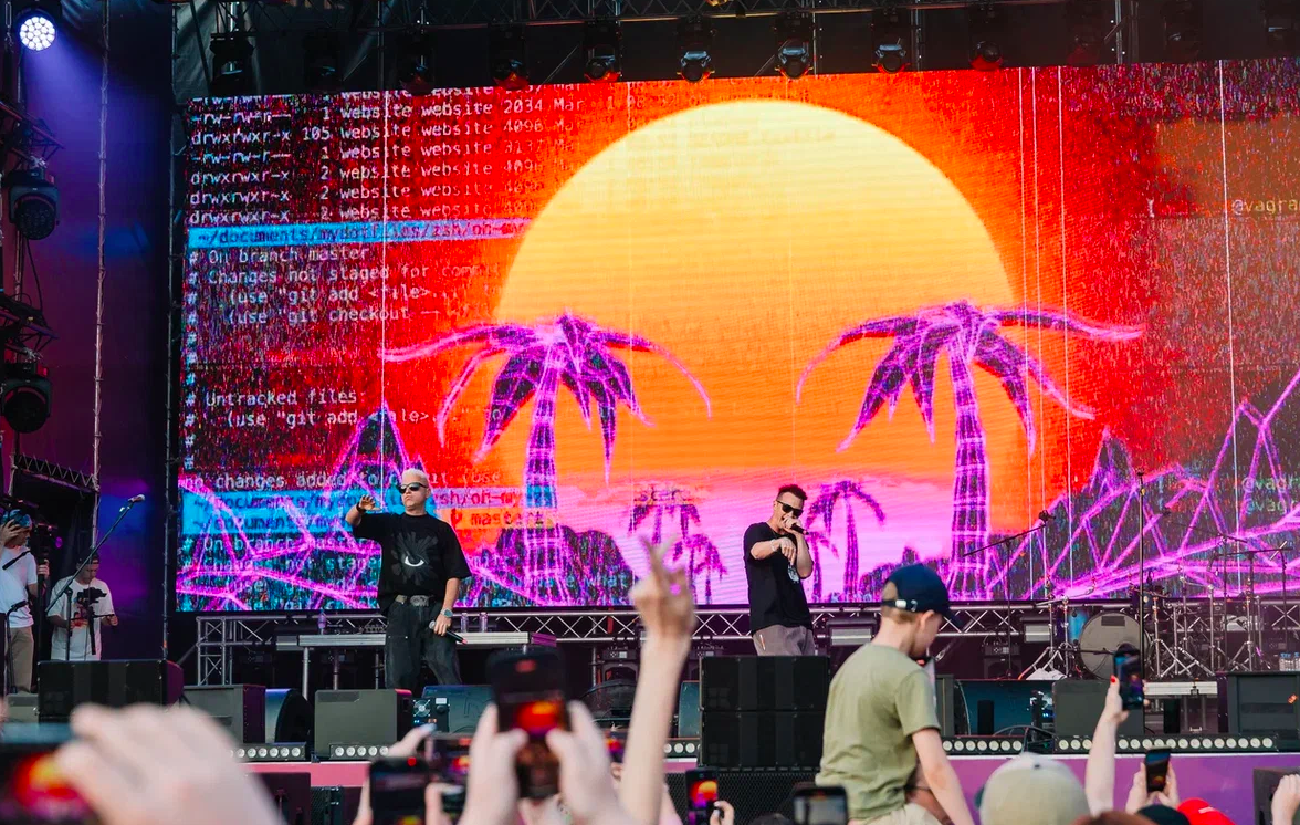 Фото Орали «Сигма-бой» и «А у реки». Опубликованы яркие моменты Черника Music Fest в Новосибирске 49